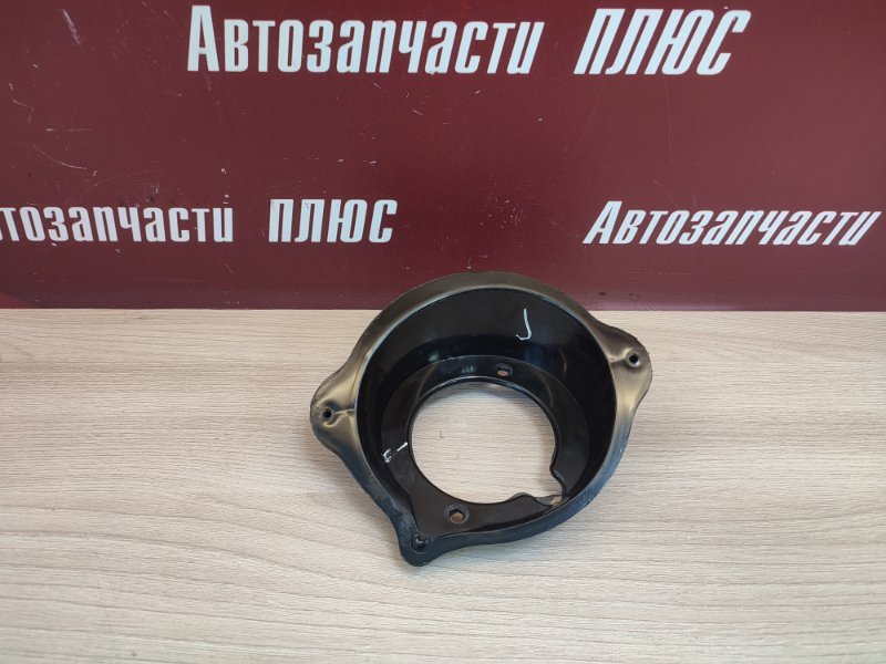 Горловина лючка бензобака - фото 1