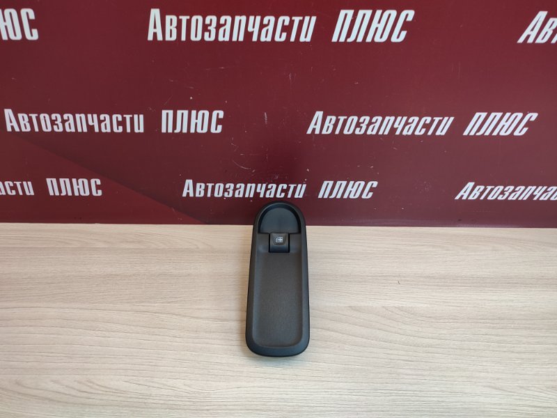 Кнопка стеклоподъемника - фото 1