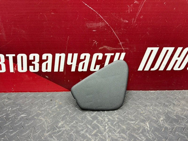 Крышка блока предохранителей салона - фото 1