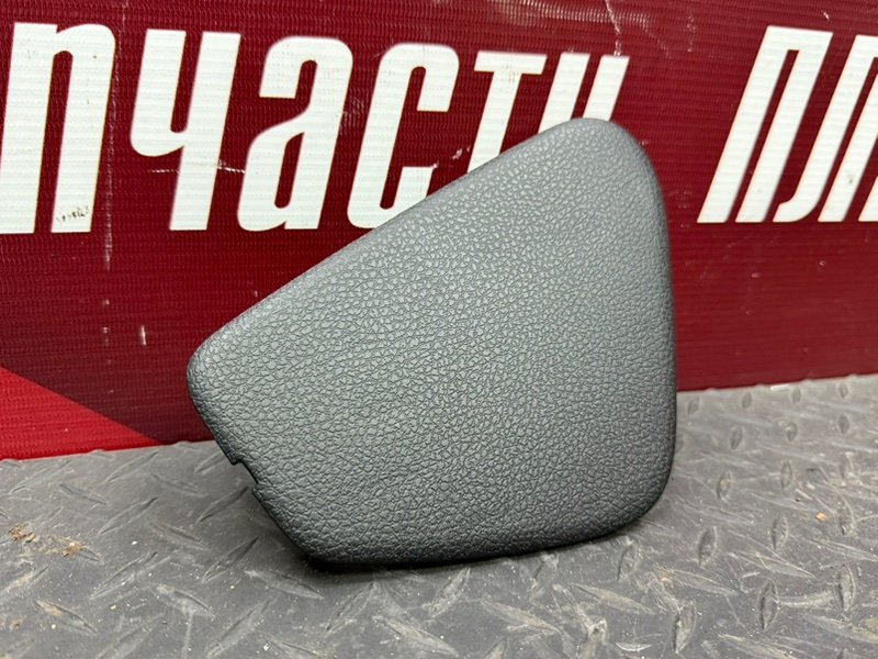 Крышка блока предохранителей салона - фото 2