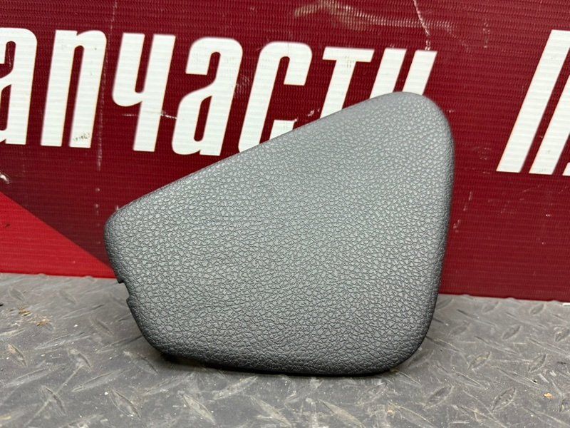 Крышка блока предохранителей салона - фото 3