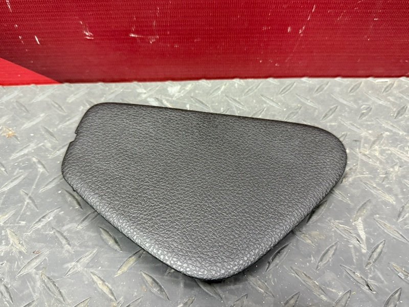 Крышка блока предохранителей салона - фото 5