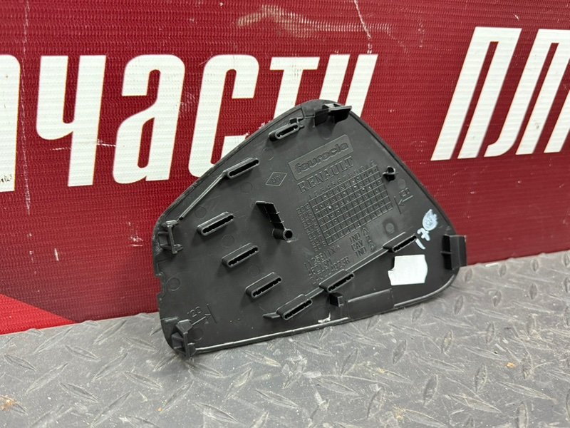 Крышка блока предохранителей салона - фото 7