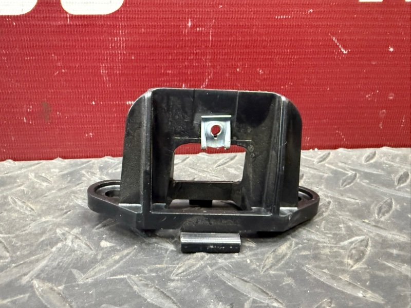 Кронштейн обшивки двери - фото 5