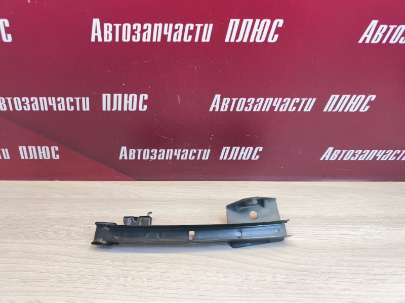 Направляющая стекла двери - фото 1