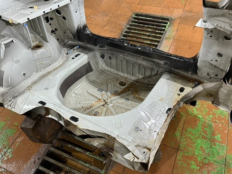 Ниша запасного колеса - фото 1