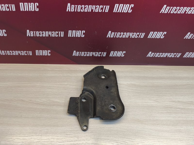 Кронштейн подрамника - фото 1