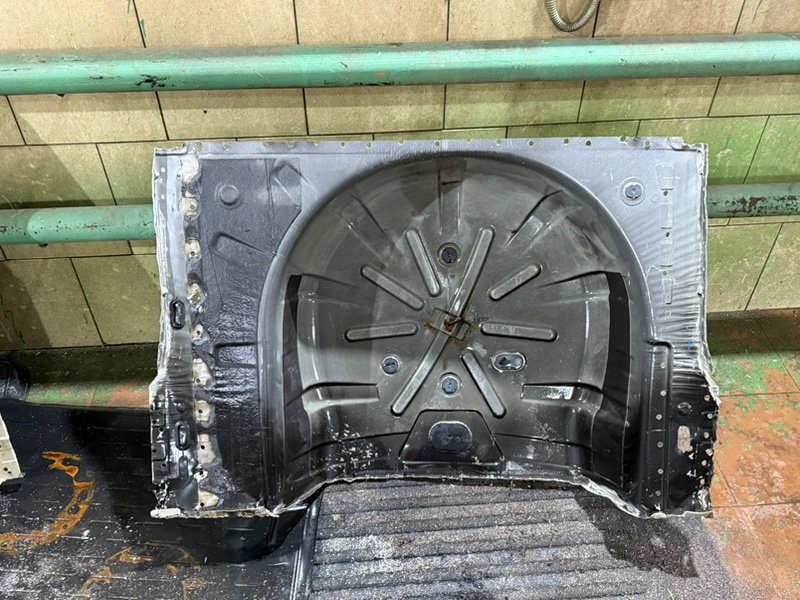 Ниша запасного колеса - фото 1