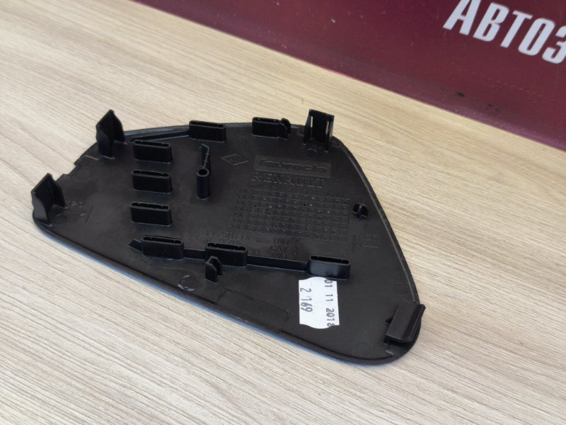 Крышка блока предохранителей салона - фото 8