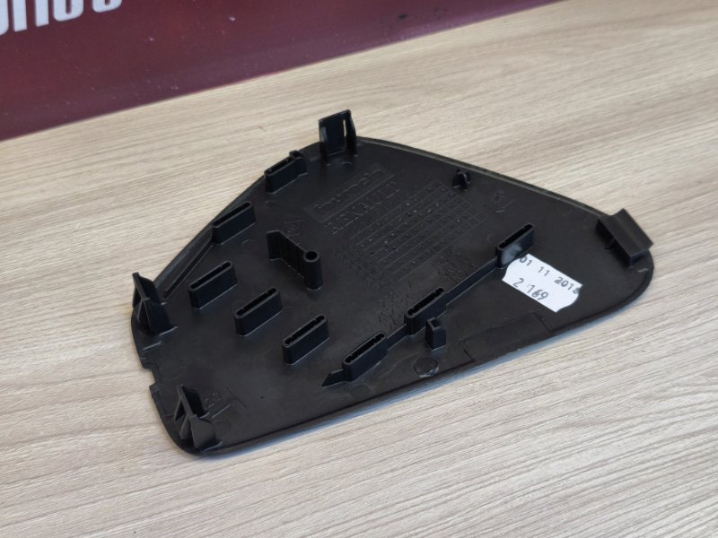 Крышка блока предохранителей салона - фото 9