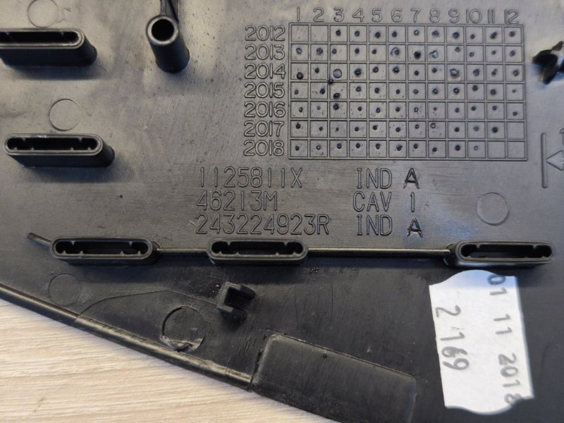 Крышка блока предохранителей салона - фото 10