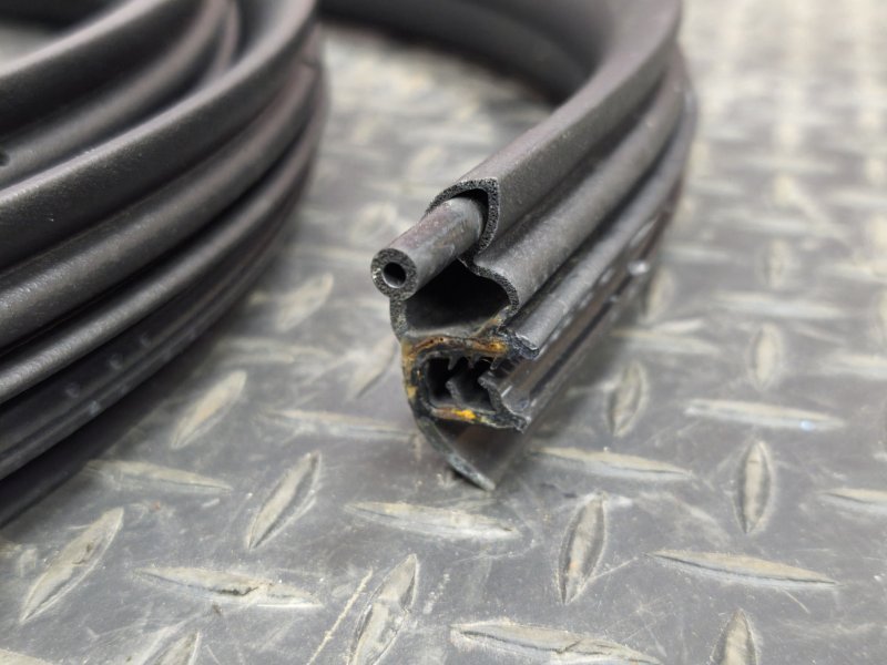 Уплотнитель проема      двери - фото 7