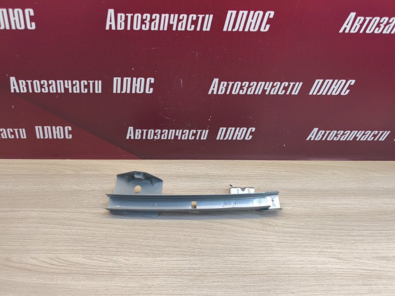 Направляющая стекла двери - фото 1