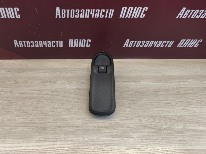 Кнопка стеклоподъемника - фото 1