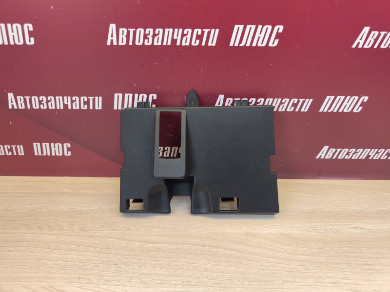 Крышка бардачка - фото 1