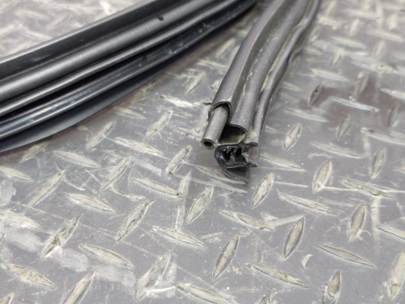 Уплотнитель проема      двери - фото 7