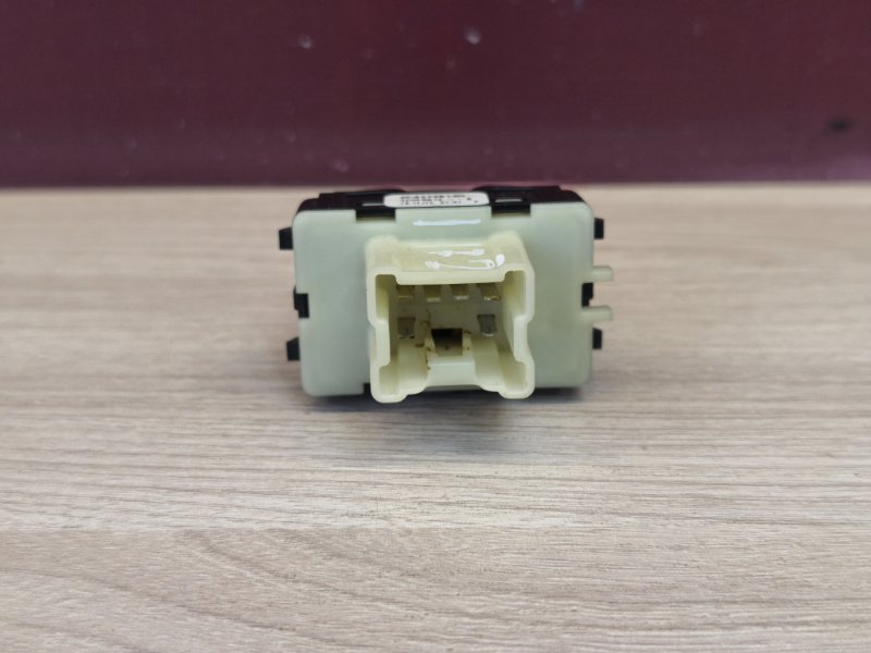 Кнопка стеклоподъемника - фото 8