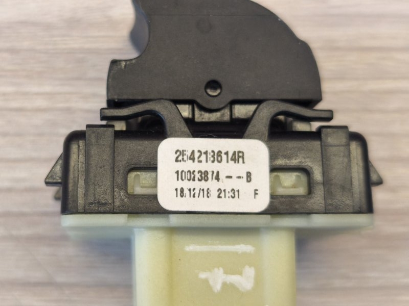 Кнопка стеклоподъемника - фото 9