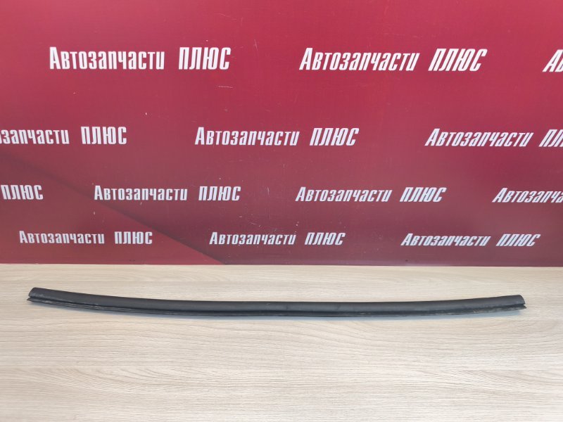 Уплотнитель капота - фото 1