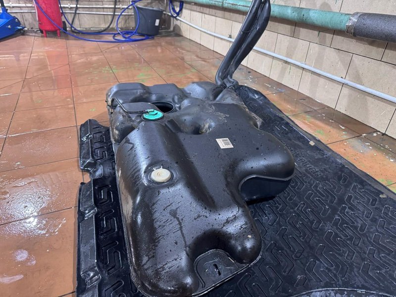 Топливный бак - фото 1