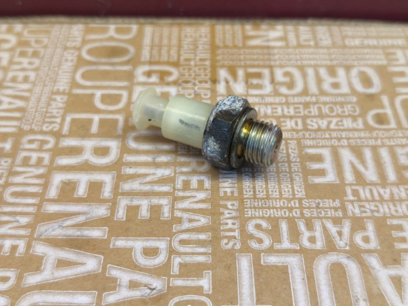 Датчик давления масла - фото 2