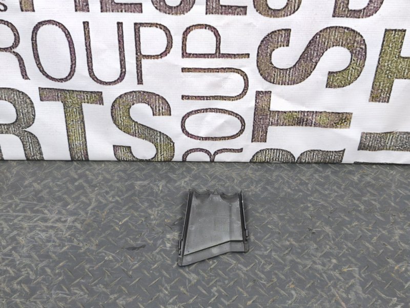 Крышка блока предохранителей - фото 1