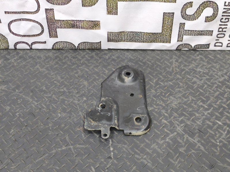 Кронштейн подрамника - фото 1