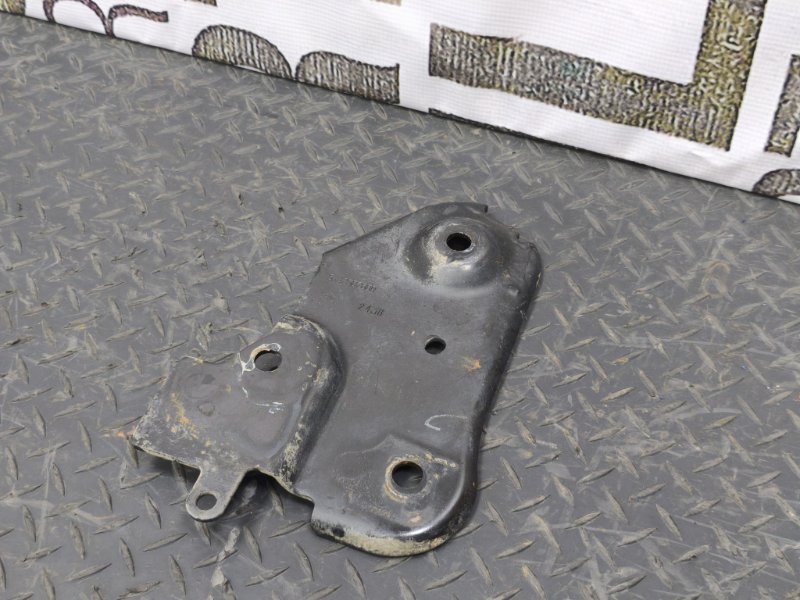 Кронштейн подрамника - фото 3