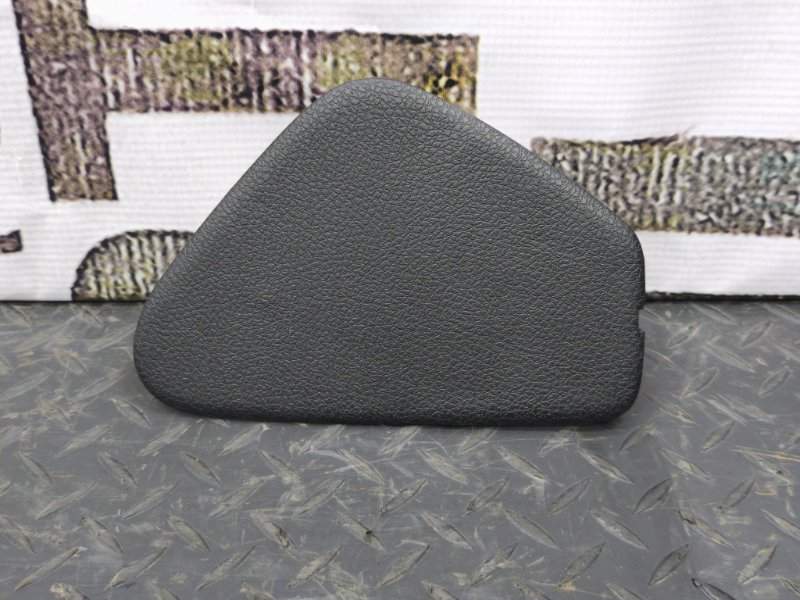 Крышка блока предохранителей салона - фото 2