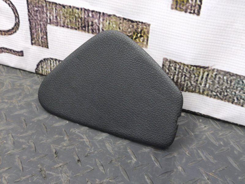 Крышка блока предохранителей салона - фото 3