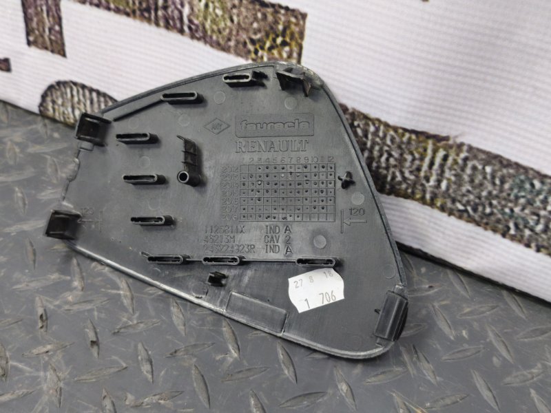 Крышка блока предохранителей салона - фото 6