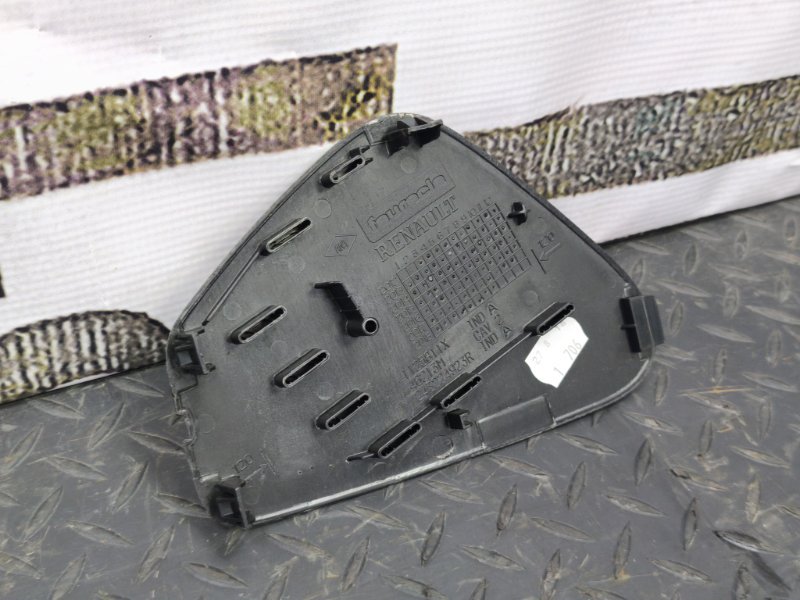 Крышка блока предохранителей салона - фото 7