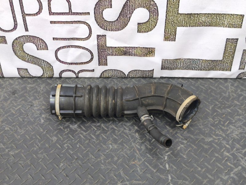 Патрубок воздушного фильтра - фото 1