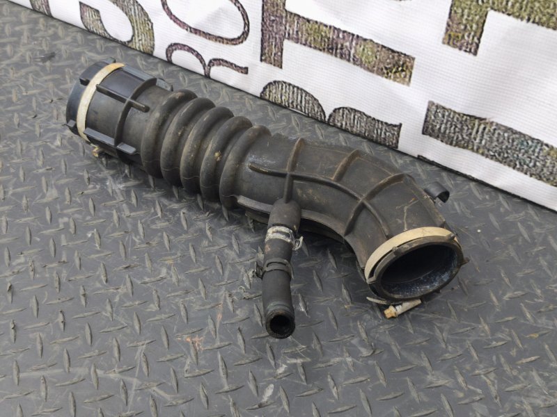 Патрубок воздушного фильтра - фото 3