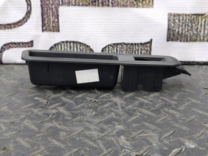 Накладка кнопки стеклоподъемника - фото 5