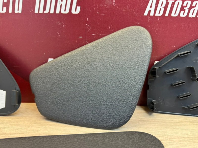 Крышка блока предохранителей - фото 2