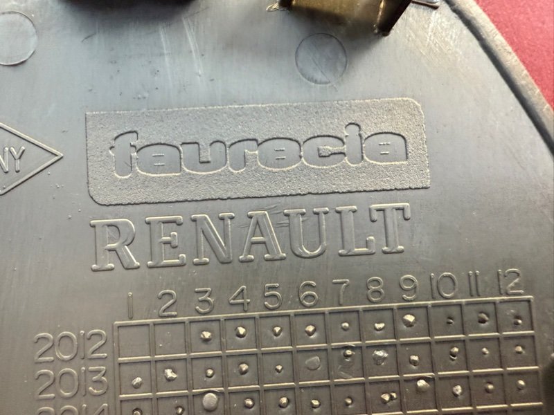 Крышка блока предохранителей - фото 6