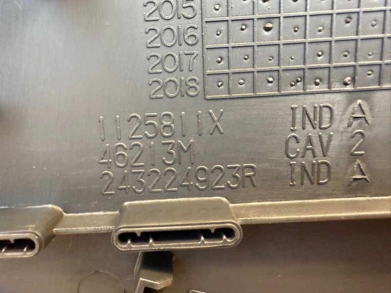 Крышка блока предохранителей - фото 7