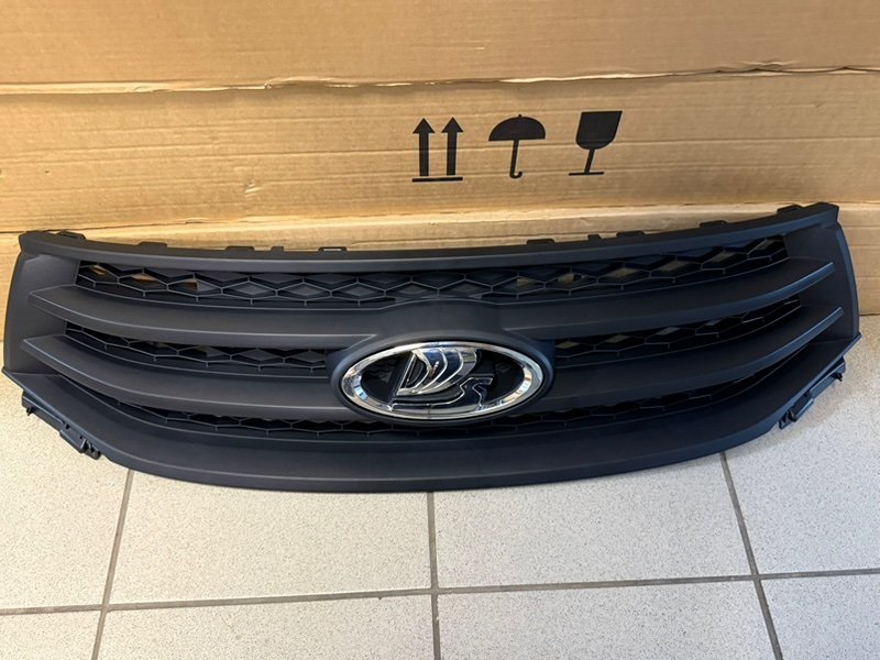 Решетка радиатора - фото 1