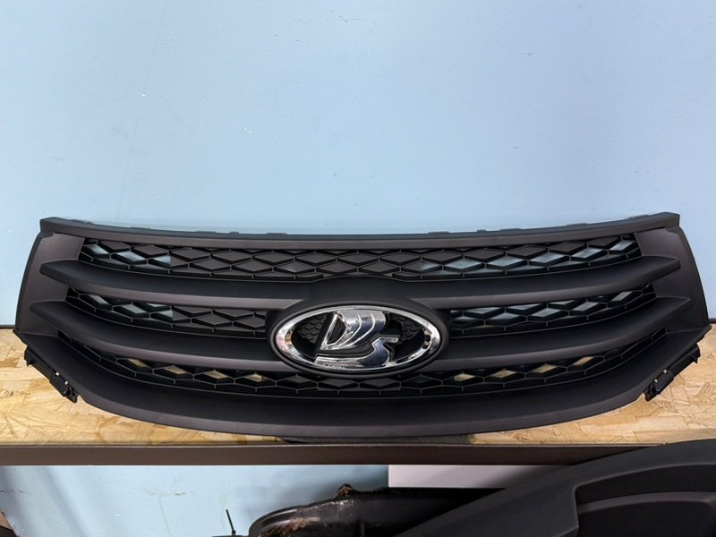 Решетка радиатора - фото 1