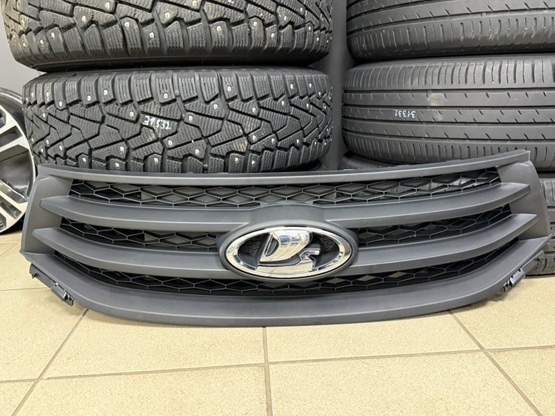 Решетка радиатора - фото 1