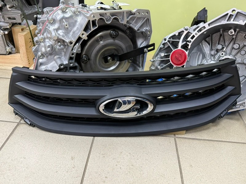 Решетка радиатора - фото 1