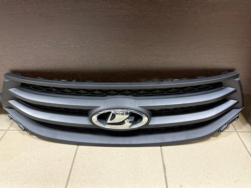 Решетка радиатора - фото 1