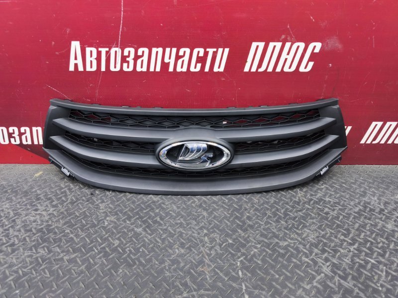 Решетка радиатора верхняя - фото 1