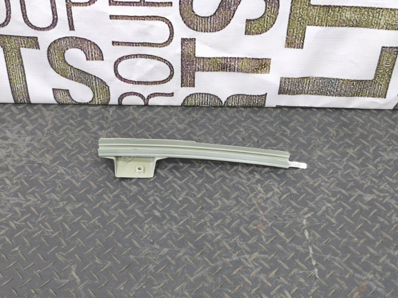 Направляющая стекла     двери - фото 1