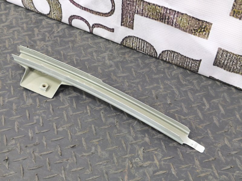 Направляющая стекла     двери - фото 4