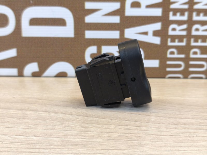 Кнопка стеклоподъемника - фото 9