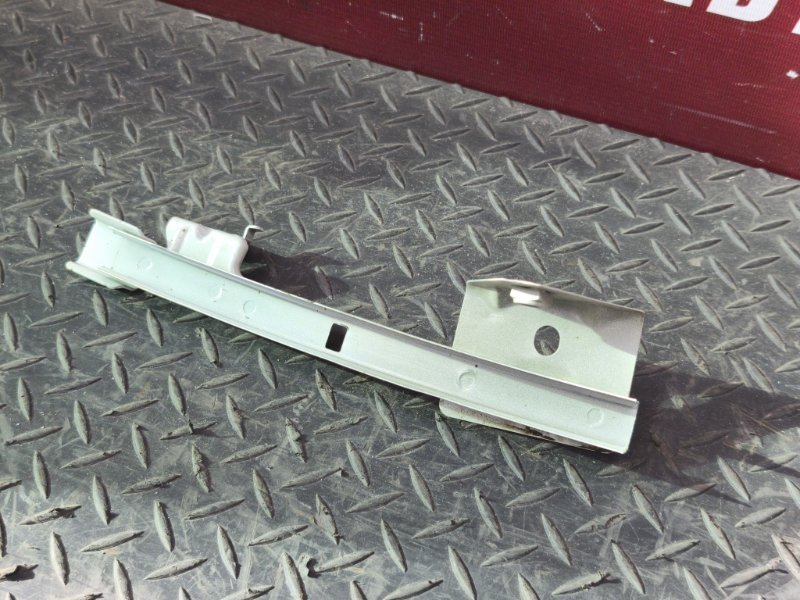 Направляющая стекла двери - фото 4