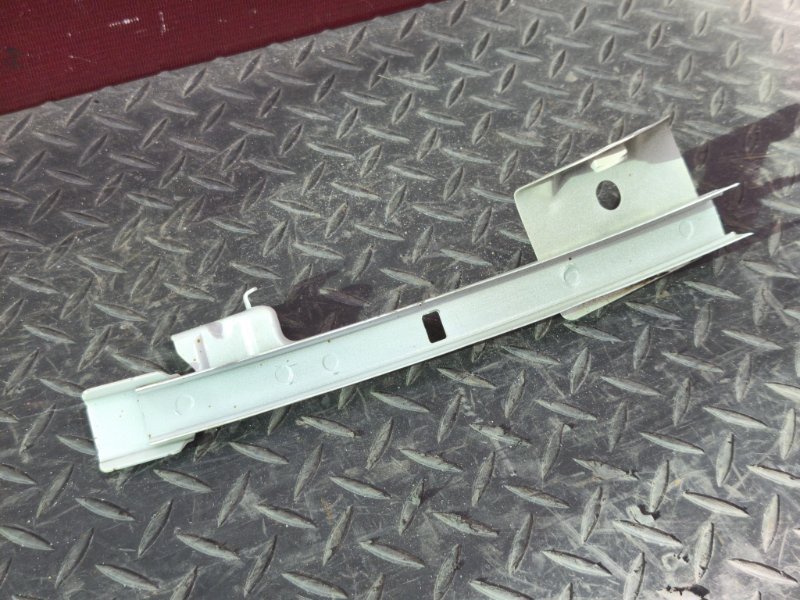 Направляющая стекла двери - фото 5