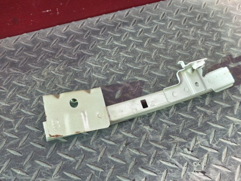 Направляющая стекла двери - фото 9